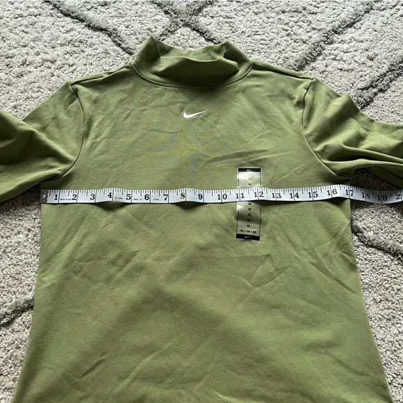 Nike center swoosh moss sage green turtleneck top crop medium new with tags - Picture 9 of 9